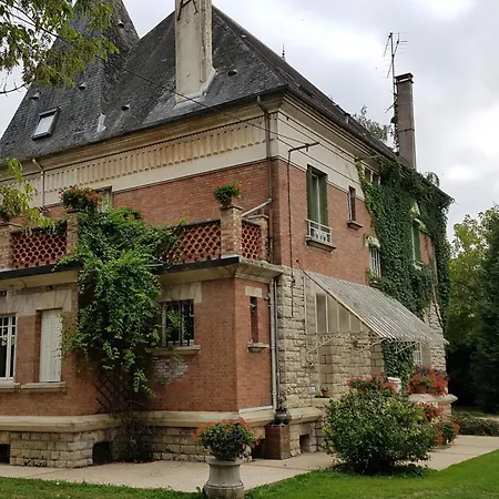 Les Iris Nocleg ze śniadaniem Saint-Félix